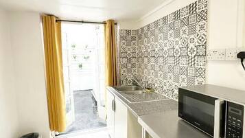 Studio, patio | Cuisine privée