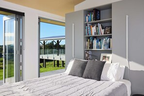 Iron/ironing board, Internet, bed sheets - Serene and expansive, this is the perfect retreat from the city (Kaiwaka)