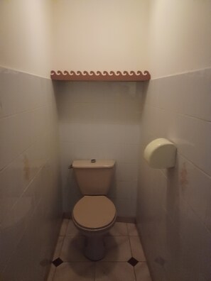 Bathroom - Vrbo Property (Limalonges)