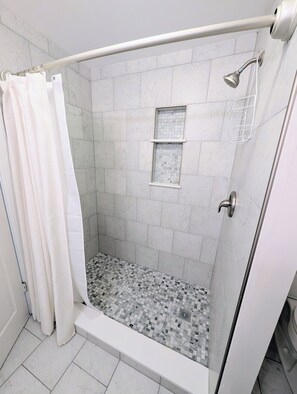Towels, toilet paper - Fantastic 1BR Apartment in Safe, Syracuse Neighborhood (Syracuse)