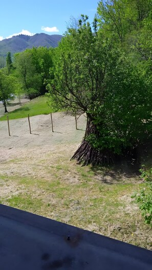 Property grounds - ‘La Pennica B&B’ Vacation Home with Mountain View, Private Terrace and Wi-Fi (Pontremoli)