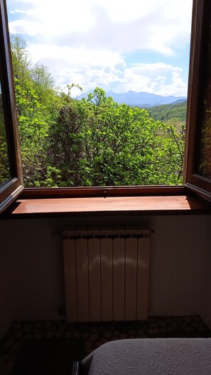 Interior - ‘La Pennica B&B’ Vacation Home with Mountain View, Private Terrace and Wi-Fi (Pontremoli)
