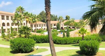 Spacious Family Stay Near the Beach