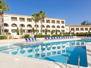 Apartment | Pool | Outdoor pool - Spacious Family Stay Near the Beach (Linguizzetta)