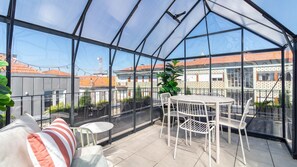 Outdoor dining - Rooftop Glasshouse Retreat by LovelyStay (Porto)