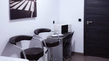Triple Room, Balcony, City View | Dining