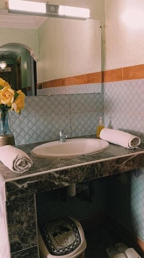 Bathroom - Hôtel Restaurant BOUGAFER (Boumalne)