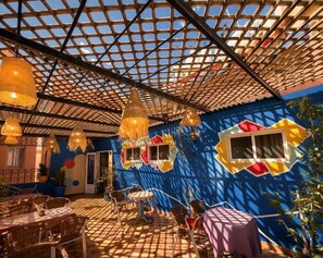 Outdoor dining - Hôtel Restaurant BOUGAFER (Boumalne)