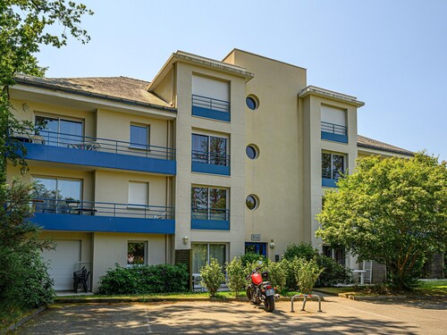 Comfortable House Stay for 6 in Plescop