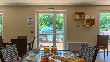 Apartment | Dining