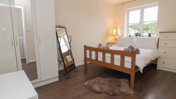 3 bedrooms, free WiFi, individually decorated, individually furnished