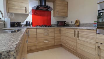 Cookware/dishes/utensils