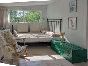 Free WiFi - Cottage in woodland garden in natural harmony (Asnæs)