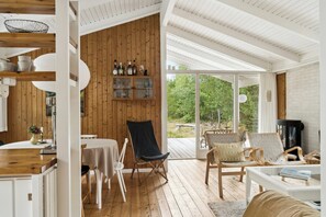 Interior - Authentic holiday home idyll near beach and forest (Ålbæk)