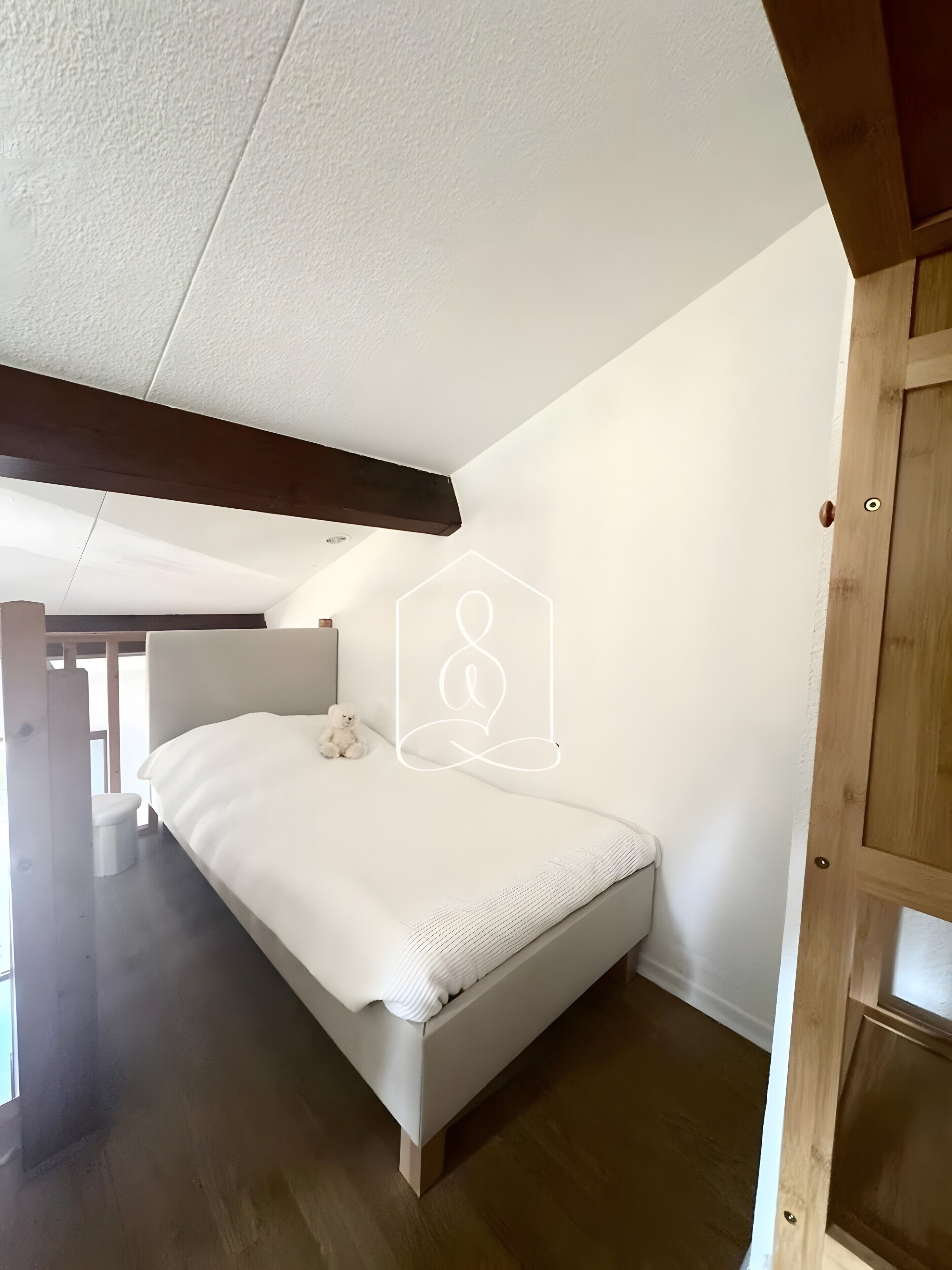 WiFi, bed sheets