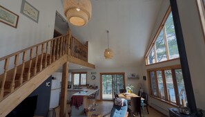 Dining - Gorgeous 3-bedroom cottage in soothing Maberly perfect for relaxing getaway (Maberly)