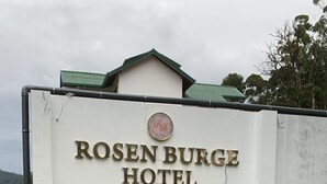 Front of property - Rosen Burge Hotel (Nuwara Eliya)