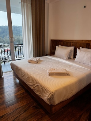 Deluxe Double Room, Balcony, City View | Free WiFi - Rosen Burge Hotel (Nuwara Eliya)