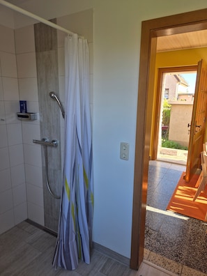 Shower, towels