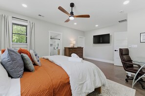 Iron/ironing board, WiFi, bed sheets - 4BR Home Near Mercedes-Benz Stadium (Atlanta)