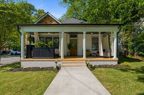 Exterior - 4BR Home Near Mercedes-Benz Stadium (Atlanta)