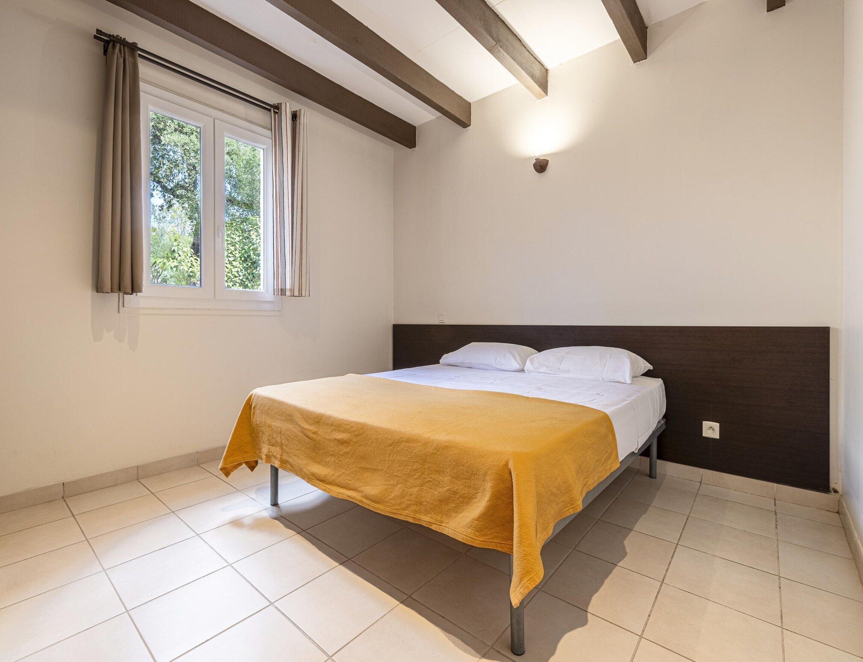 House | 2 bilik tidur, cadar katil 