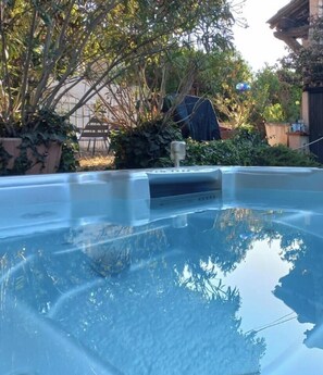 Outdoor spa tub - Villa Lou Gaiardoun in the center of St Aygulf sea & shops on foot🌴☀️ (Fréjus)