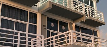 Tropical Suite Hotel