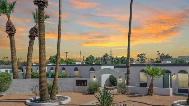 A building with a number '534' sign, palm trees, and a sunset sky. - 2 Mins to ASU, Swimming Pool, King Bed (Tempe)