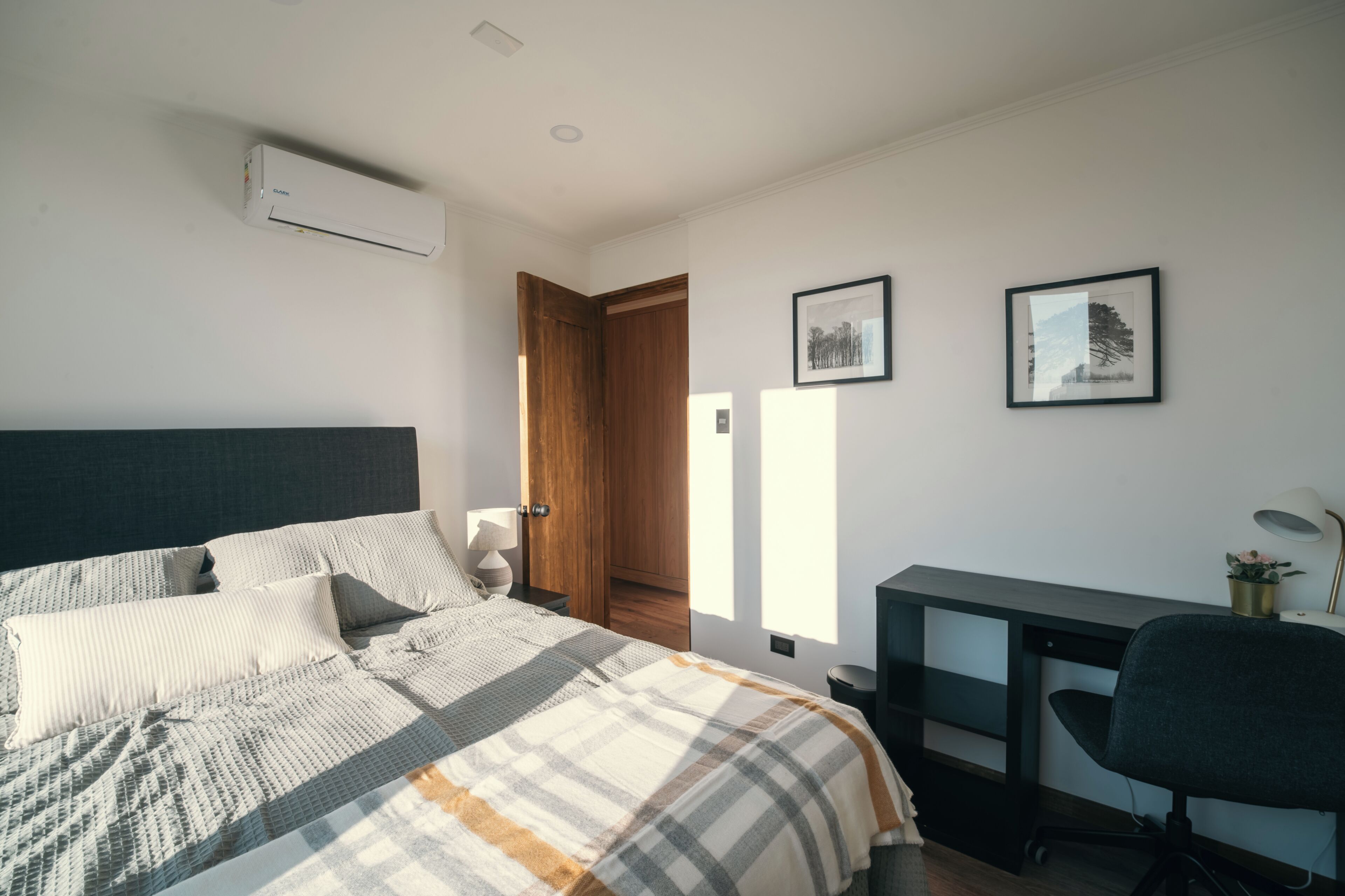3 bedrooms, desk, iron/ironing board, WiFi (free)