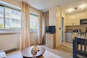 Apartment | Living area - Charming Suite Center of Paris Le Marais (Paris)