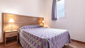 2 bedrooms, bed sheets