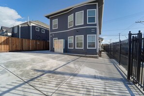 Exterior - 5706- Cute 2B1B Private Unit near FWY 580/24 & UCB (Oakland)