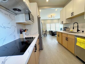 Fridge, microwave, oven, stovetop - 5710- Safe 2B1B Private Unit near FWY 580/24 & UCB (Oakland)