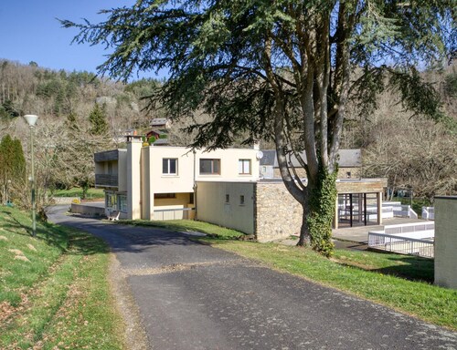 Accessible Lake Stay for 4 in Miremont