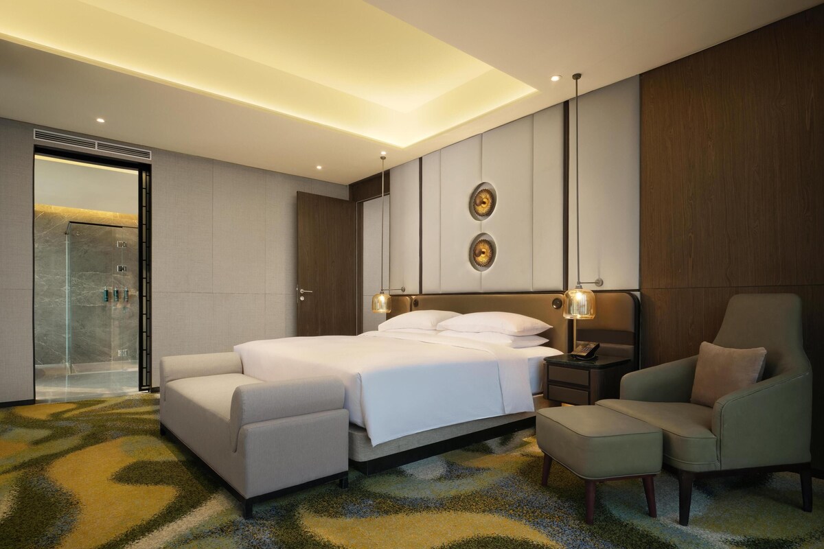 Suite Deluxe, 1 cama de matrimonio grande | Minibar, caja fuerte, escritorio y espacio para trabajar con un portátil