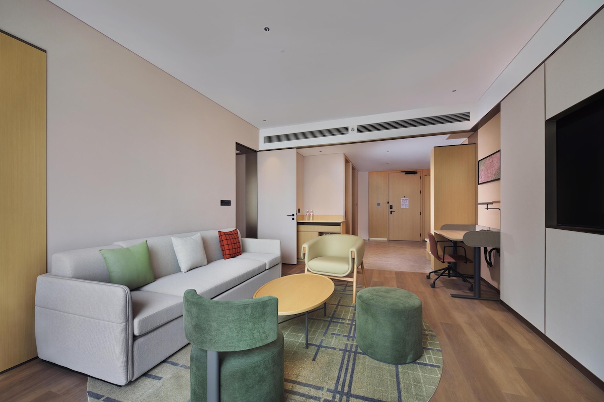 Suite Deluxe, 1 très grand lit | Coin séjour