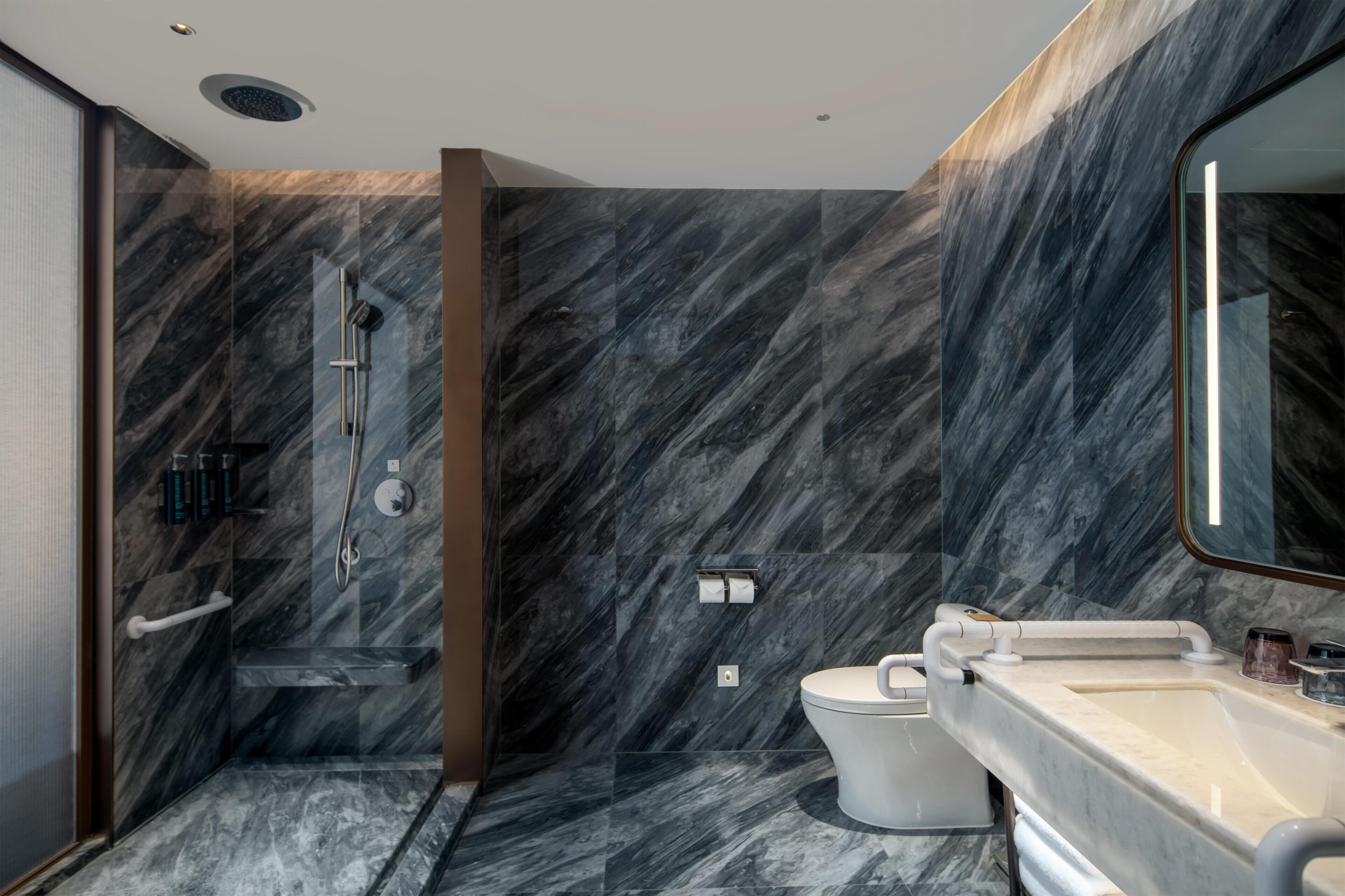 Room, 2 Twin Beds, Accessible | Bathroom shower