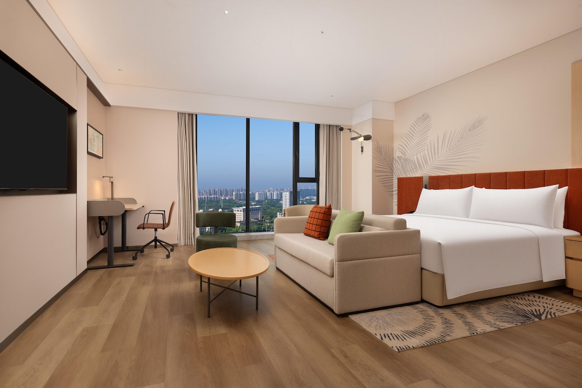 Deluxe Room, 1 King Bed