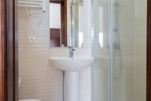 Shower, hair dryer, towels - Costa Sunset | Ocean View close to the Beach (Ribeira Grande)