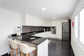 Micro-ondes, four, plaque de cuisson, lave-vaisselle