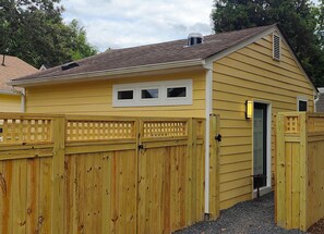 Exterior - The Birdhouse - Cozy Cottage Retreat in Richmond (Richmond)