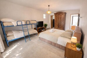 Iron/ironing board, WiFi, bed sheets