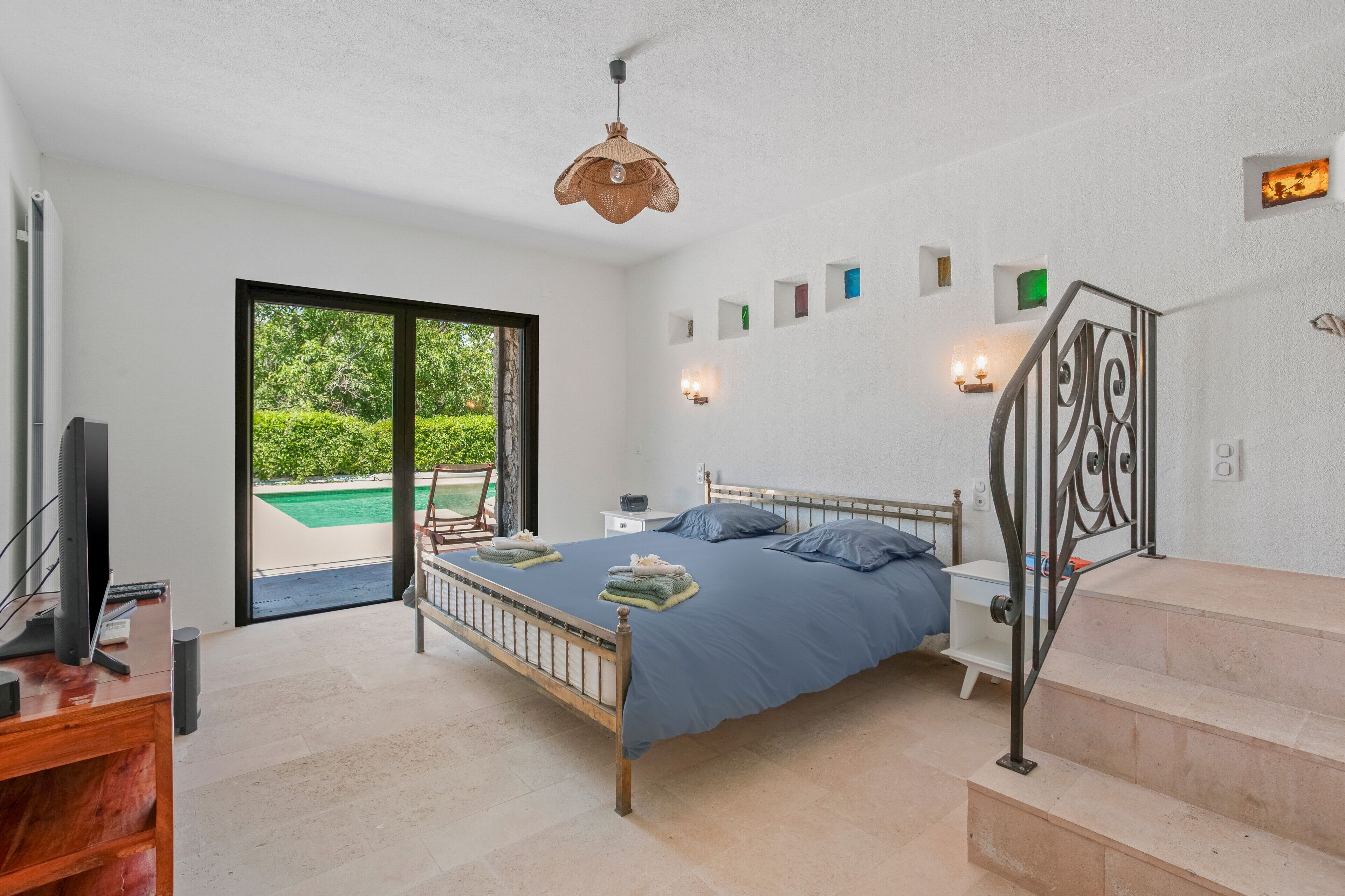 3 chambres, fer et planche à repasser, Wi-Fi, draps fournis