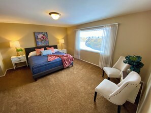 4 habitaciones, tabla de planchar con plancha, wifi y ropa de cama 