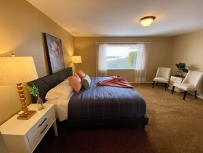 4 bedrooms, iron/ironing board, WiFi, bed sheets