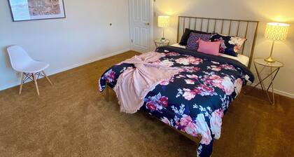 Snake River Resort: Riverfront View & Access Boat Ramp, Docks, Boat Rentals.