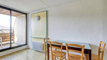 Apartment | Dining
