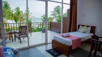 Deluxe Double Room, Balcony, Ocean View | Laptop workspace