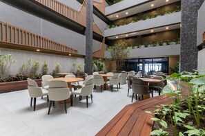 Outdoor dining - Beach Haus #425 Quadruple in Bessa By Carpediem (João Pessoa)